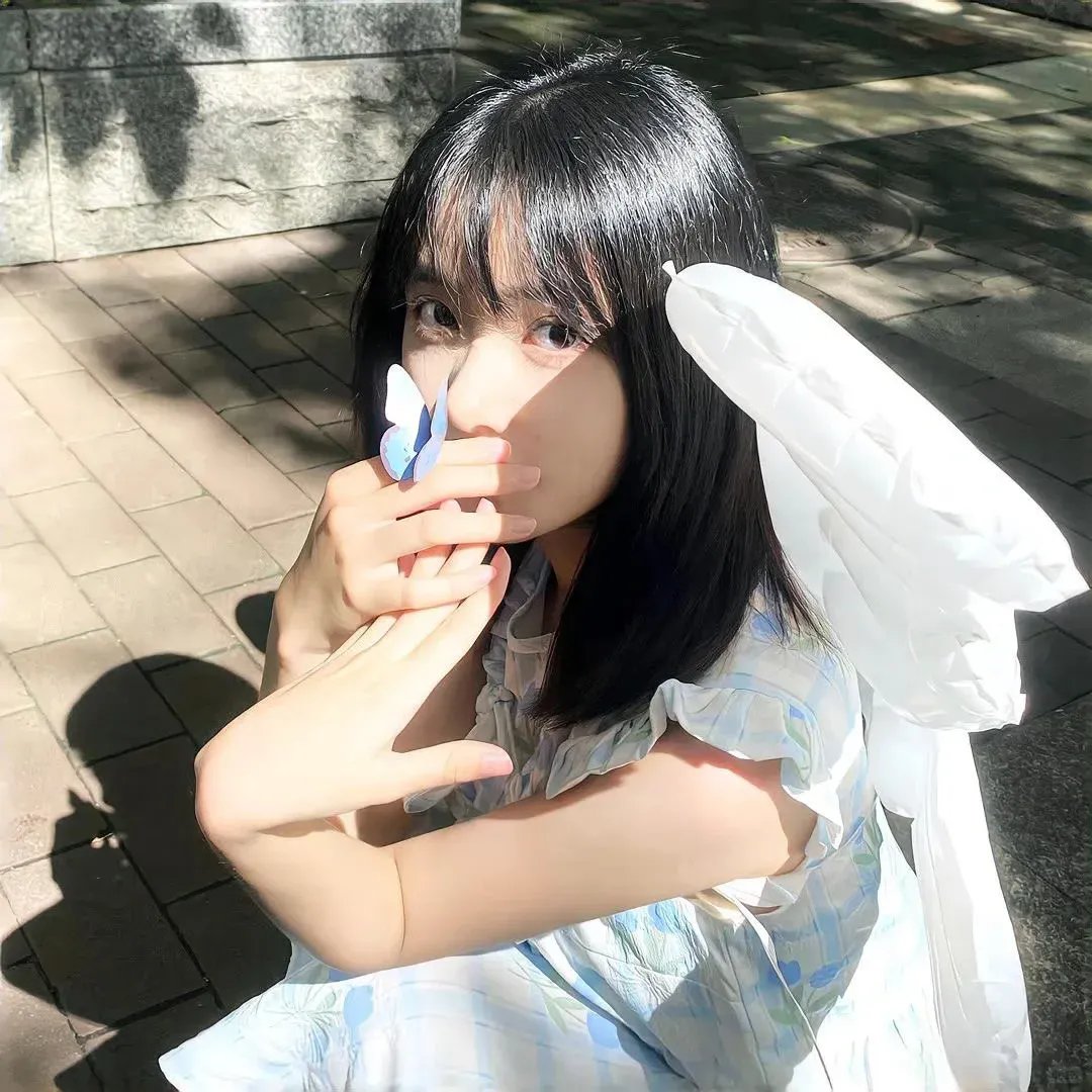 男爵的同桌小女生